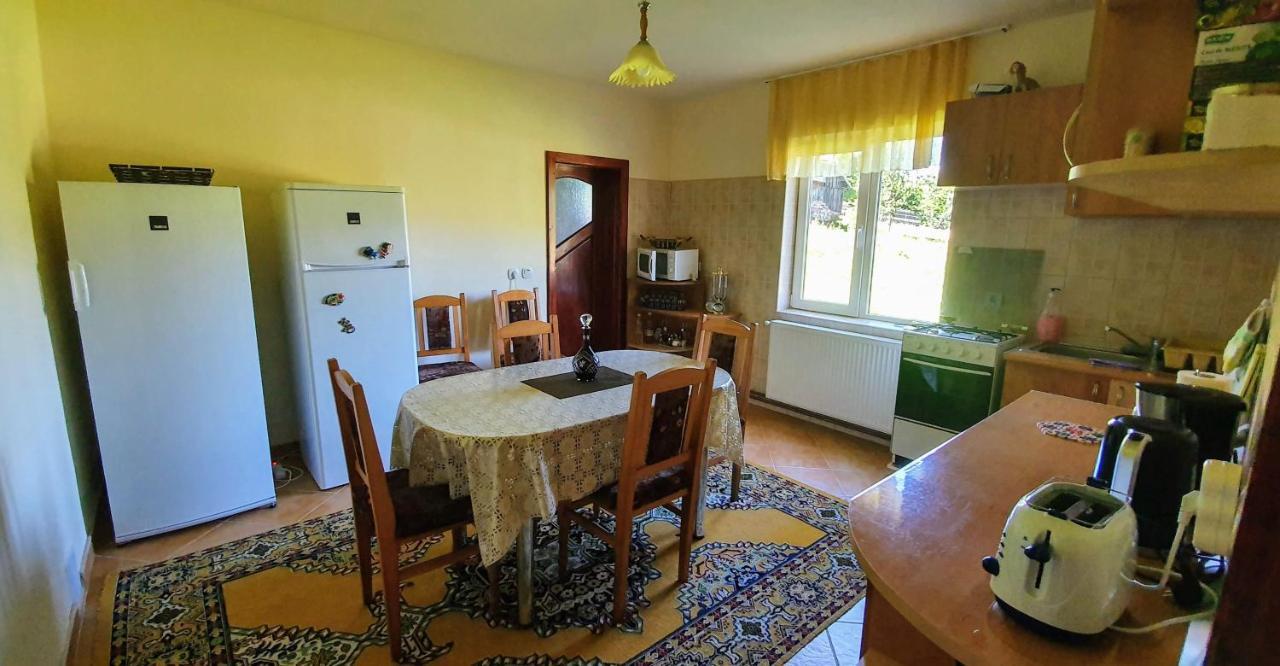 Casa Elena Guest House Бран Екстериор снимка
