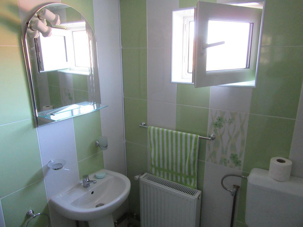 Casa Elena Guest House Бран Стая снимка